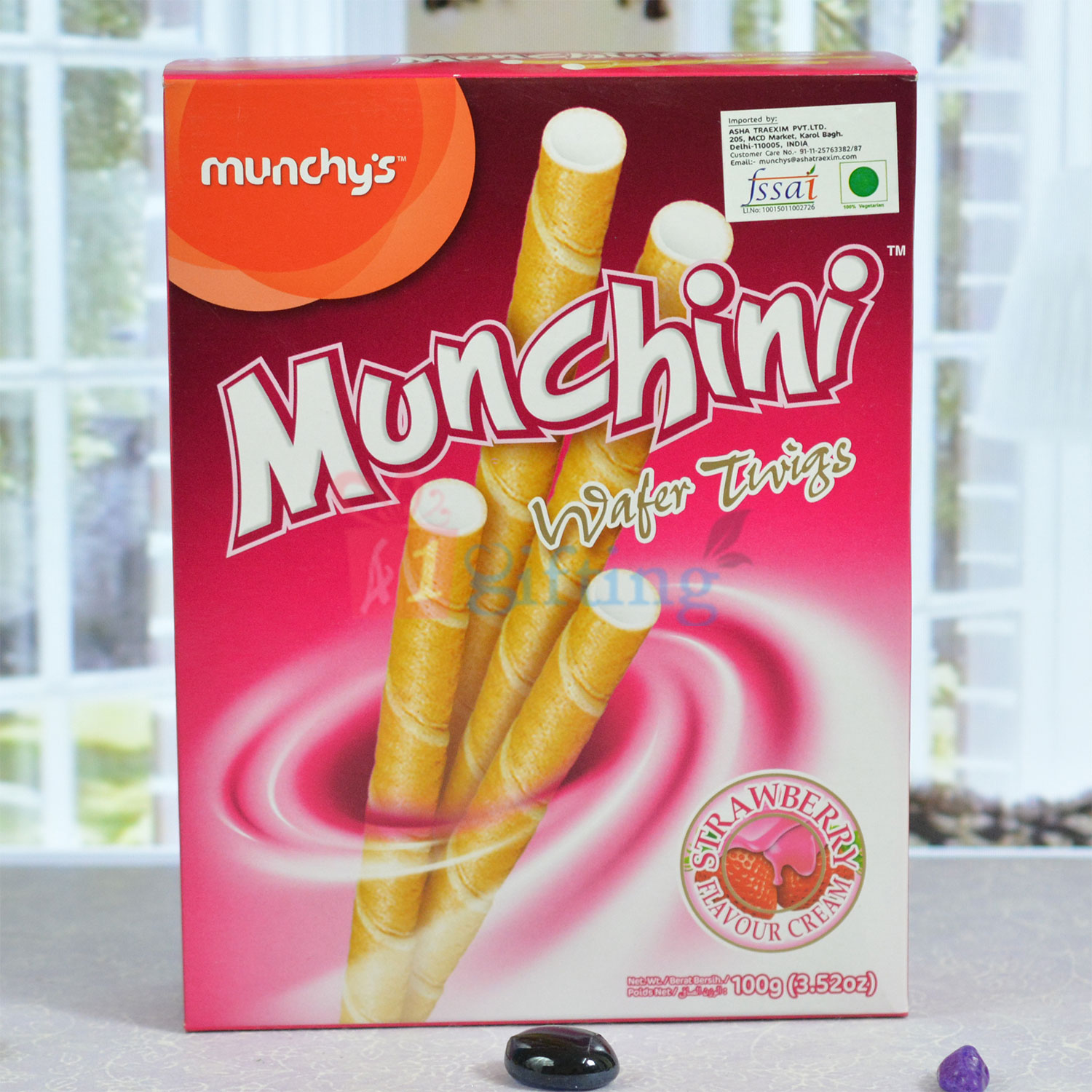Munchys Munchini Wafer Twigs Strawberry Flovour Cream