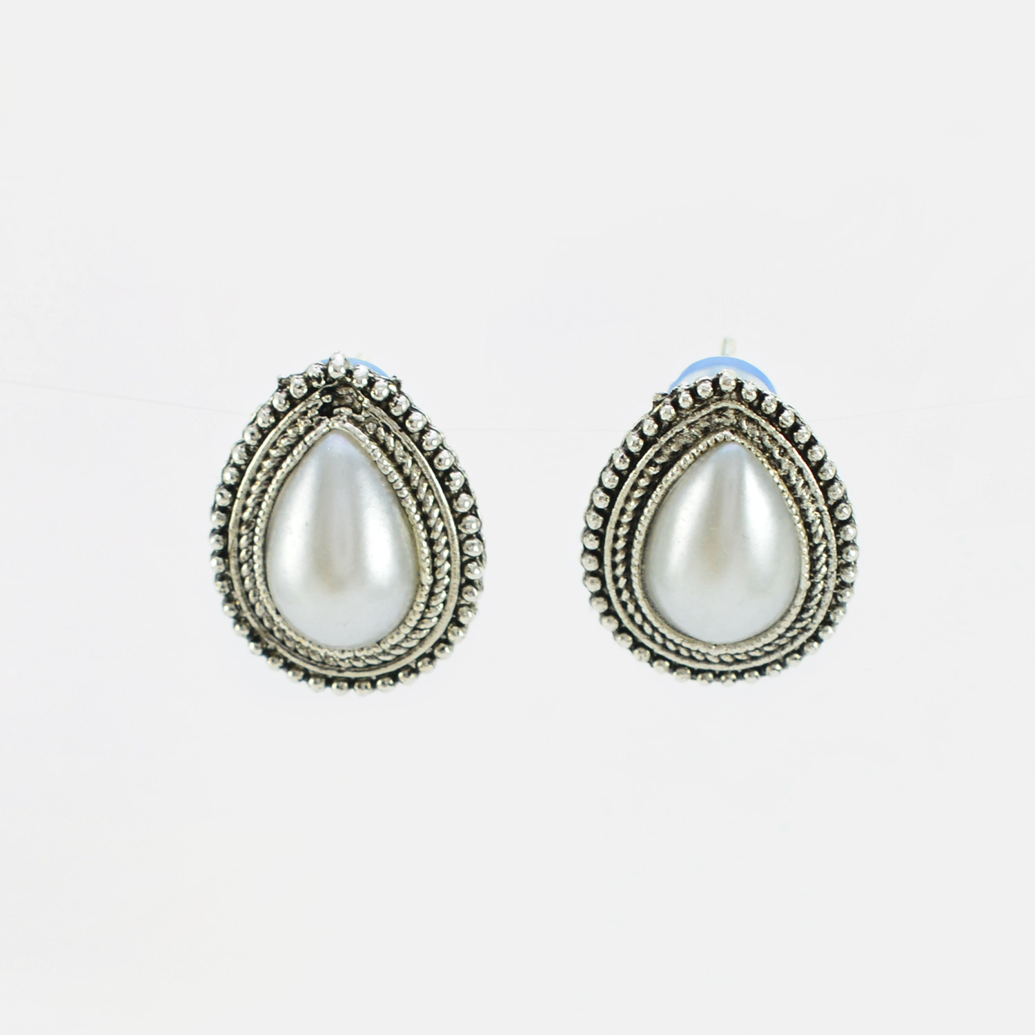 Superb White Pearls Earrings set