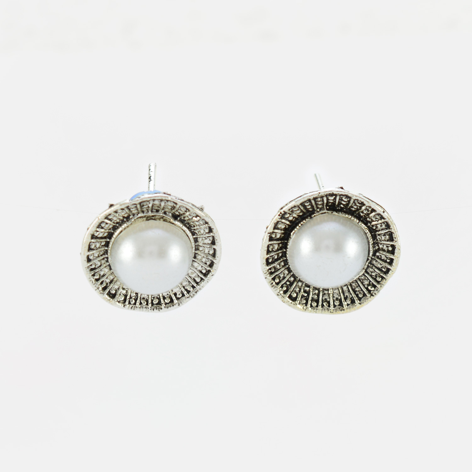 Wonderful Round Shape White Pearls Designer Earrings Set