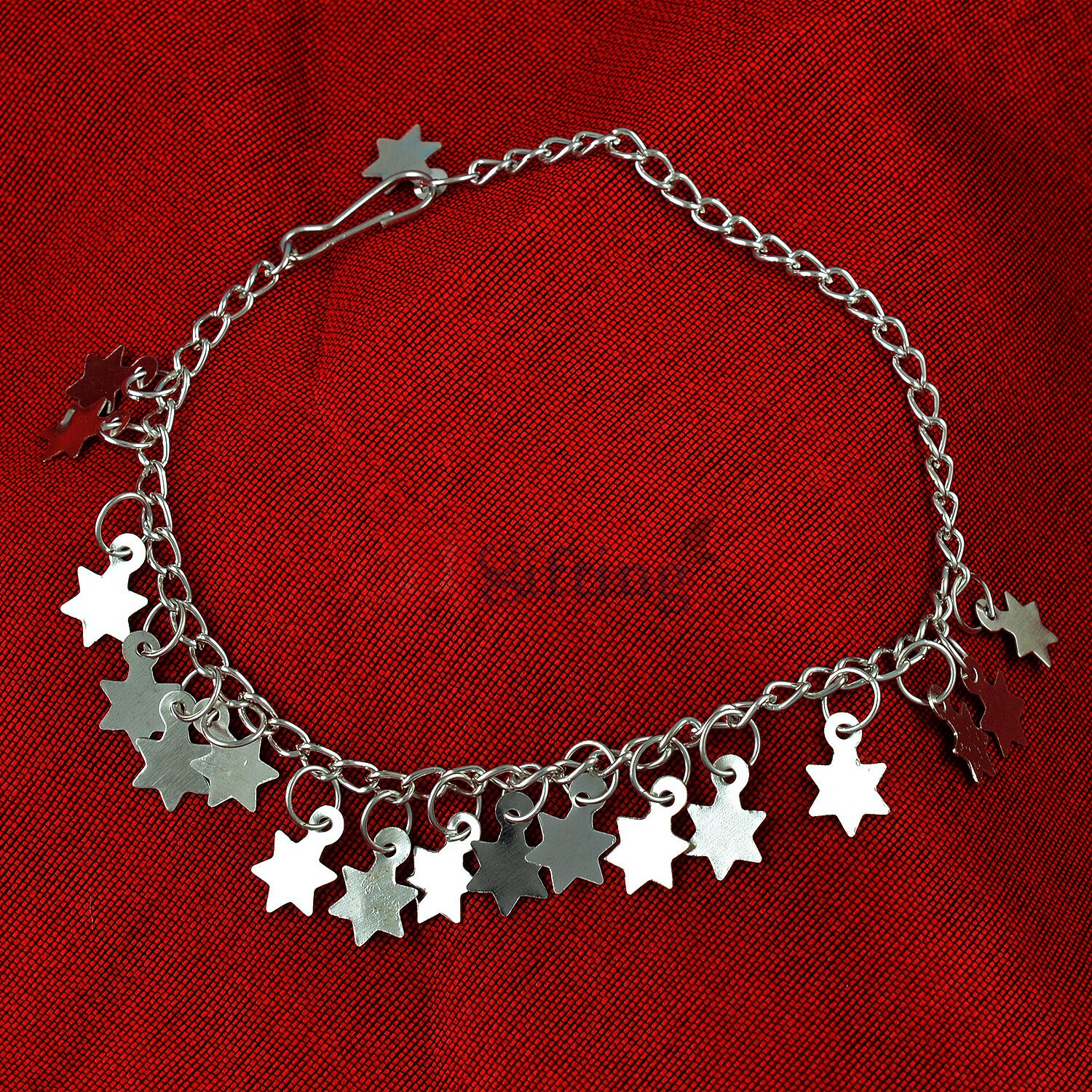 Shining Silver Stars Crafted in Chain Bracelet