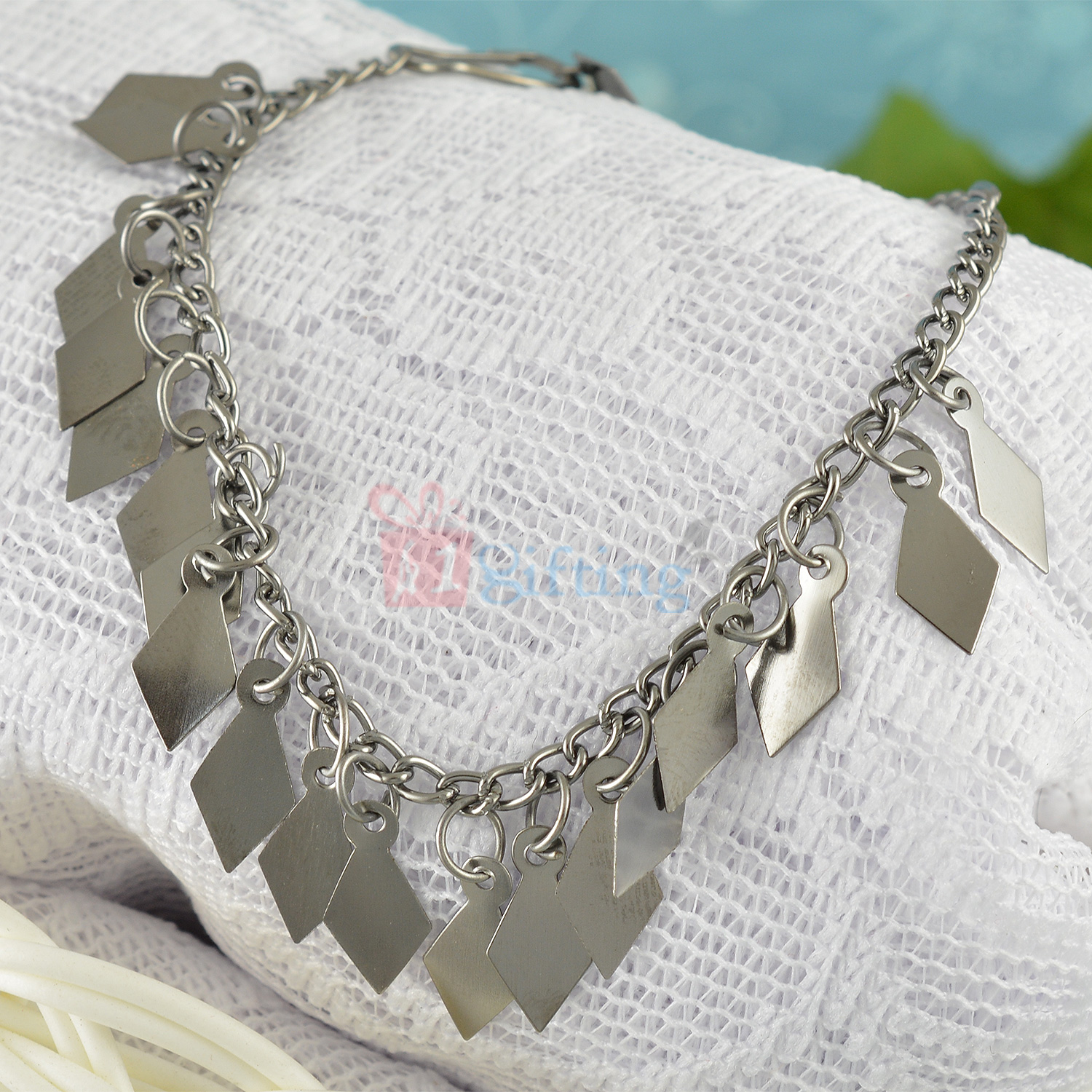Metallic Leaves Shining Chain Bracelet