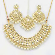Magnificant Kundan and Pearls Necklace Set With Earrings And Forehead Jewellery