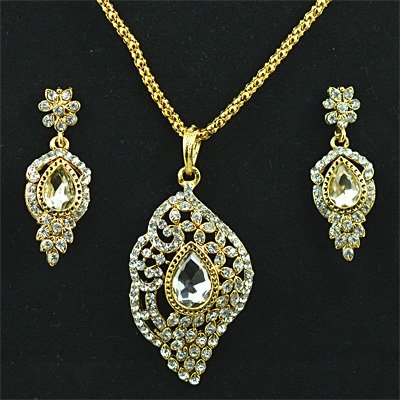 Locket Chain Jewelry Set with Diamonds
