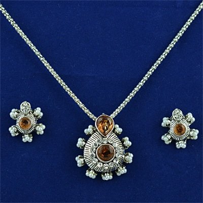 Kundan Pattern Fashion Jewelry Locket Set