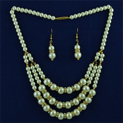 White Diamond Rings and Pearl Necklace with Earings