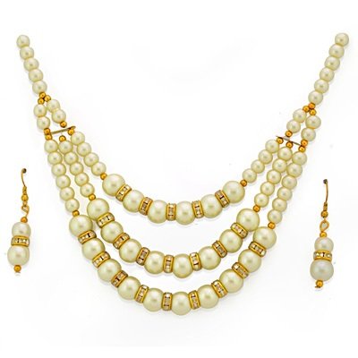 White Diamond Rings and Pearl Necklace with Earings