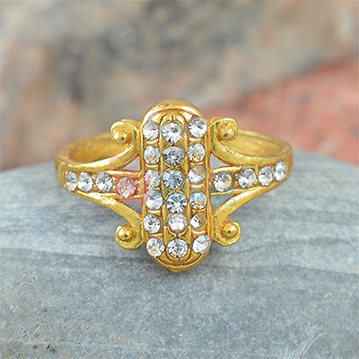 Beautiful Golden Diamond Ring for Gift to Dear Ones